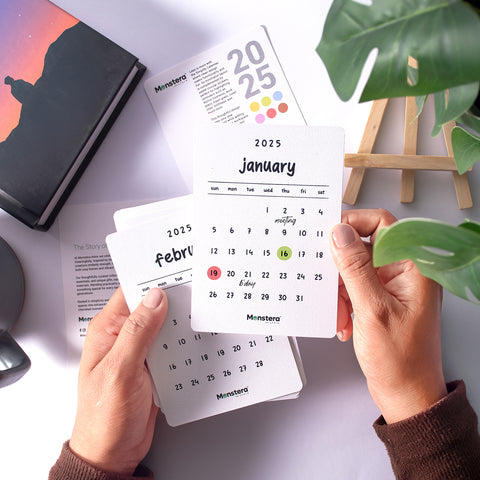 Simplify 2025 Desk Calendar